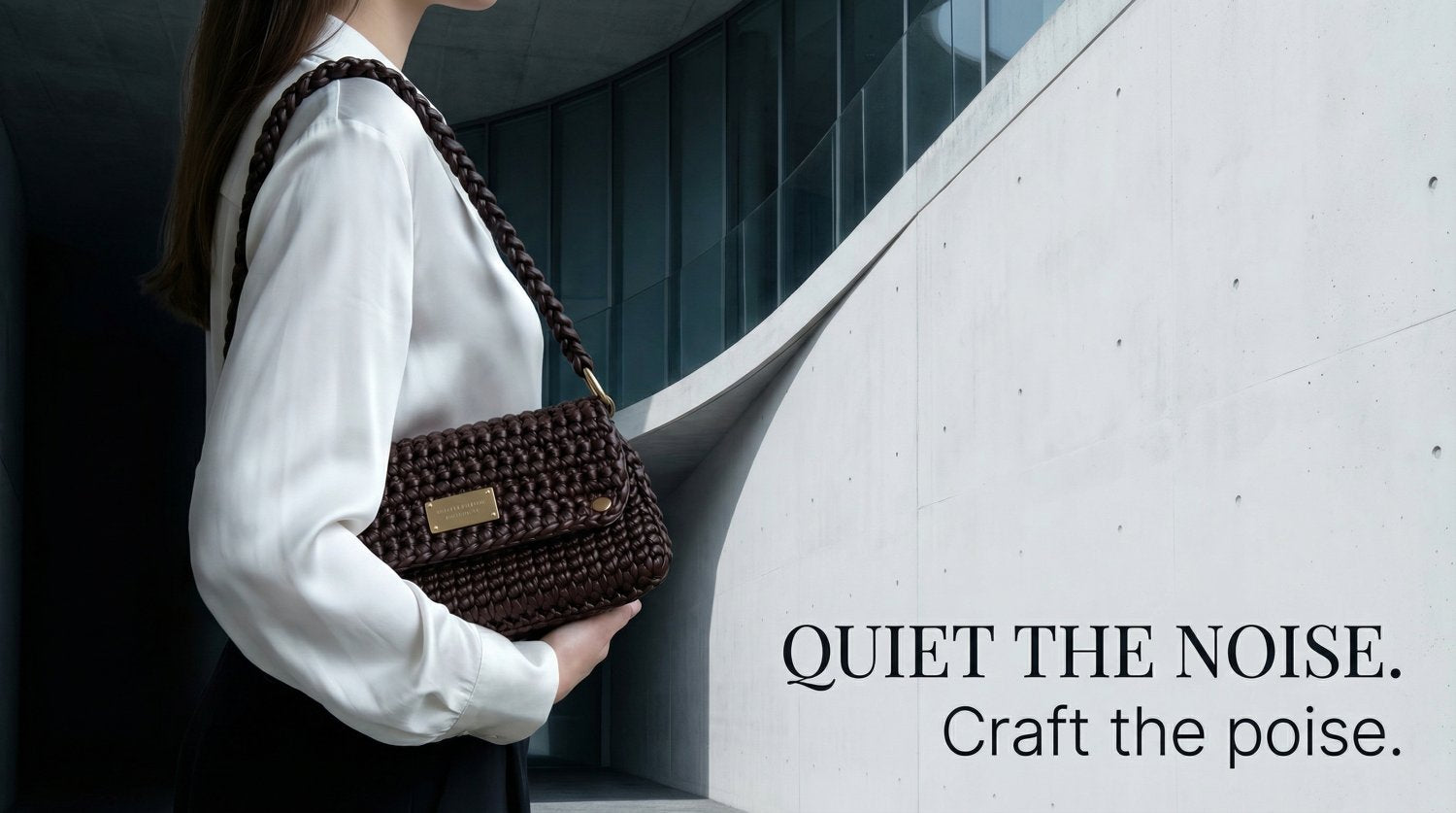 楓橋 · 一個週末的歸位 · 沉木褐腋下三角法棍包｜Sunken Wood Underarm Baguette Bag