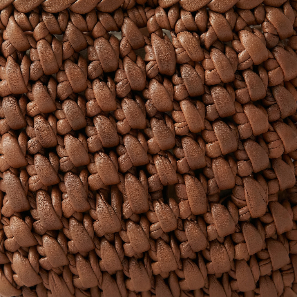 Macro texture of the silk-leather yarn