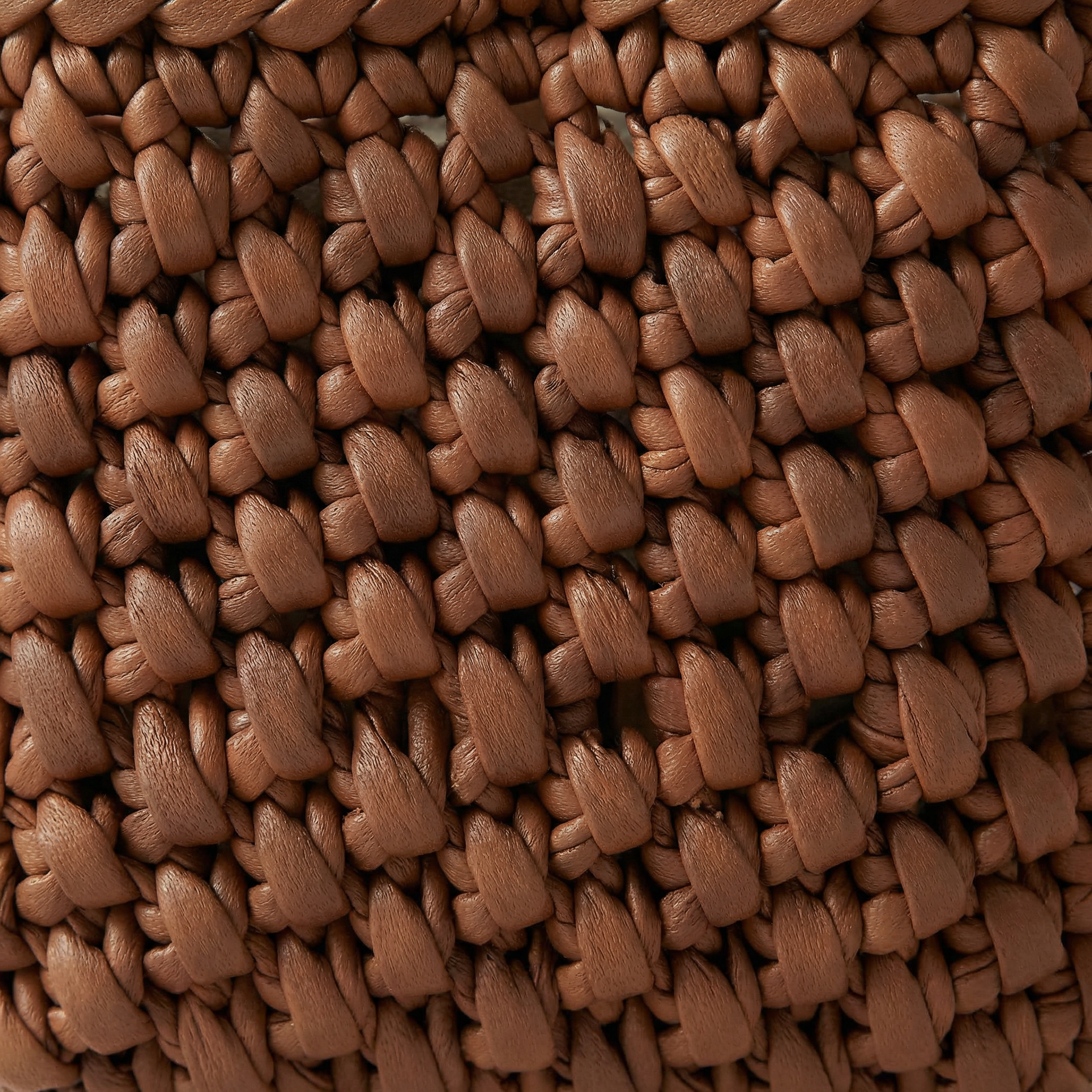 Macro texture of the silk-leather yarn